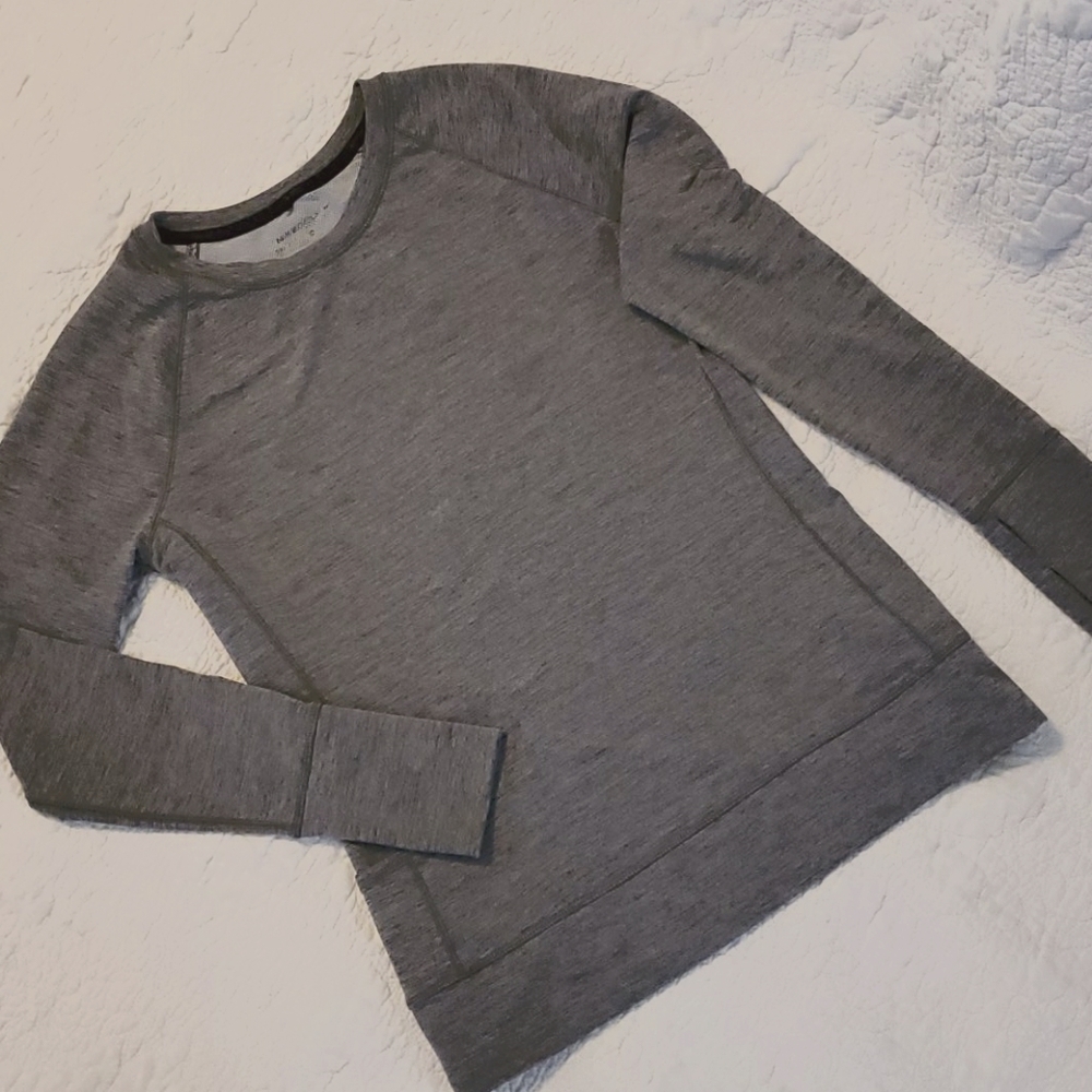 Gray Nike golf pull over